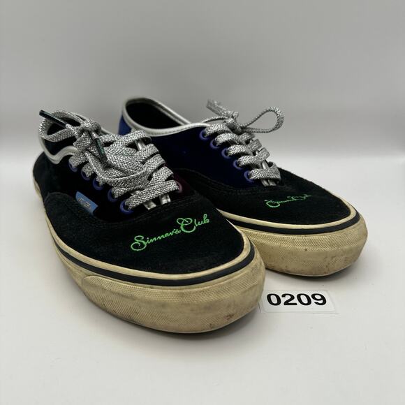 VANS Women's 8 Sinners Club Authentic Skateboard Sneaker - Picture 2 of 8